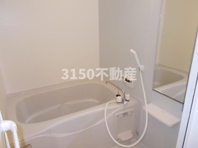 バス・シャワールーム　コンパクトで使いやすいお風呂です