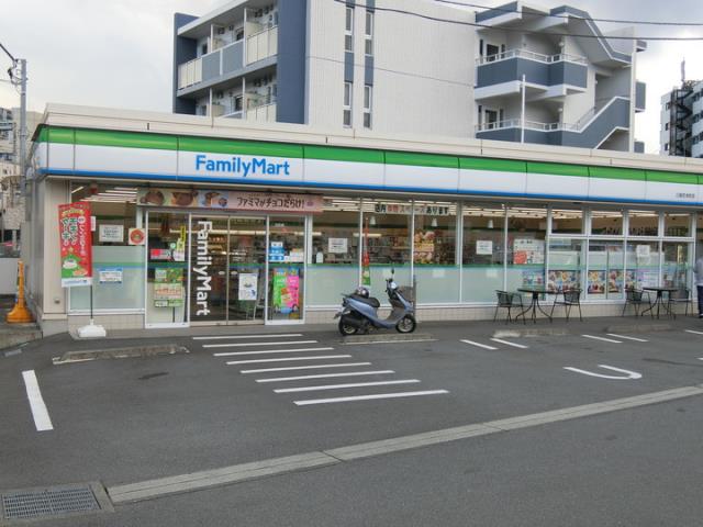 コンビニ　ファミリーマート三島芝本町店（コンビニ）まで406m