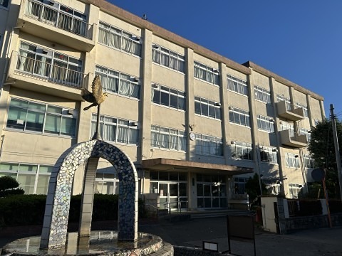 中学校　八王子市立第七中学校（中学校）まで658m
