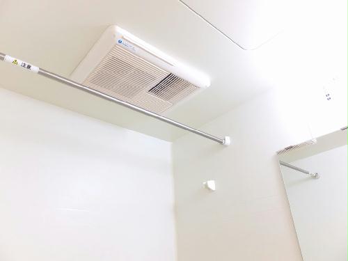 その他設備　浴室換気乾燥機付きなので雨の日のお洗濯も安心です。