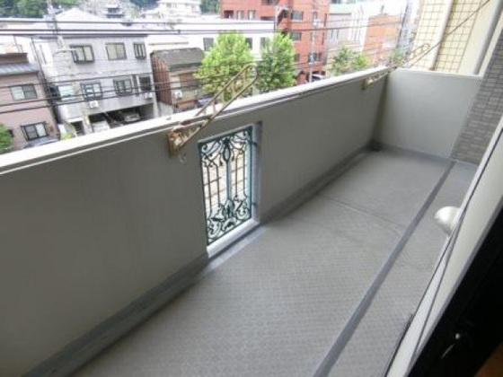 バルコニー　※掲載情報と現状が相違する場合には現状を優先とします。