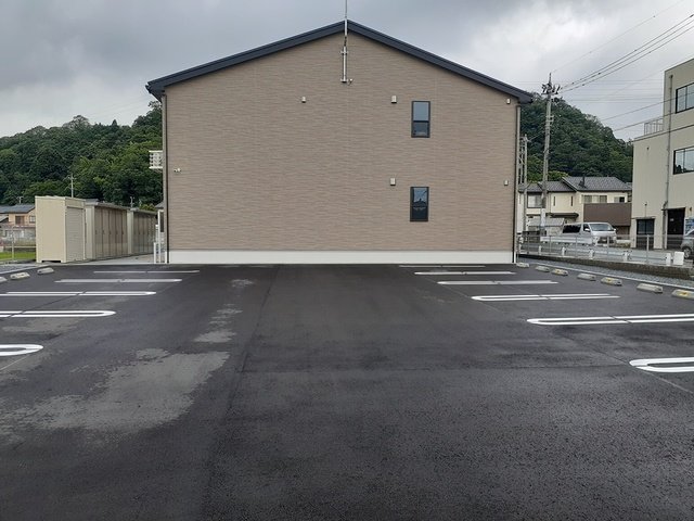 駐車場　駐車場に車を止められます