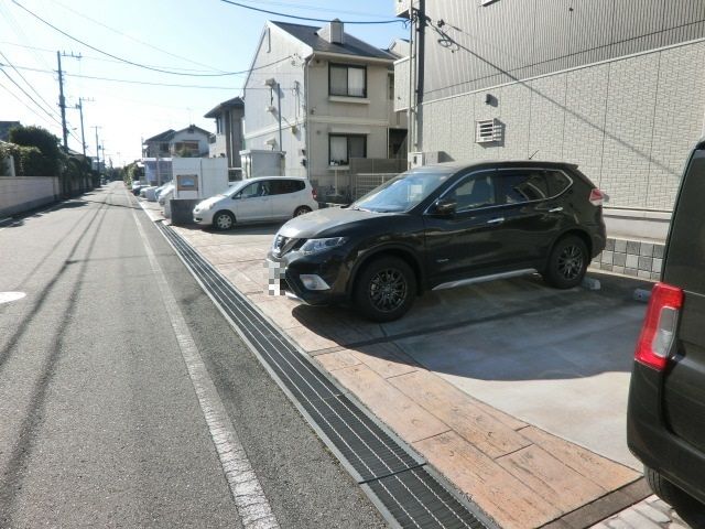 駐車場　停めやすそうな駐車場