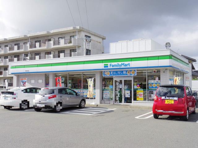 コンビニ　ファミリーマート（コンビニ）まで983m