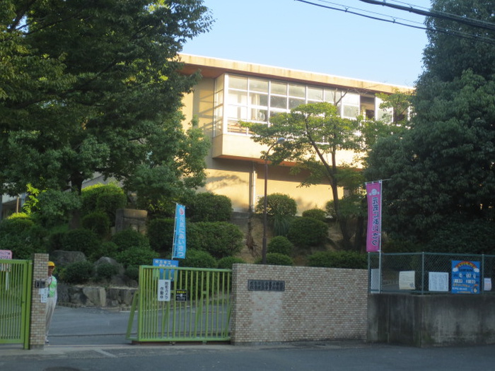 小学校　香里小学校（小学校）まで1270m