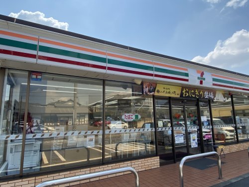 コンビニ　セブンイレブン豊田市平芝町店（コンビニ）まで733m