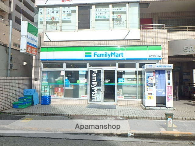 コンビニ　ファミリーマート（コンビニ）まで446m