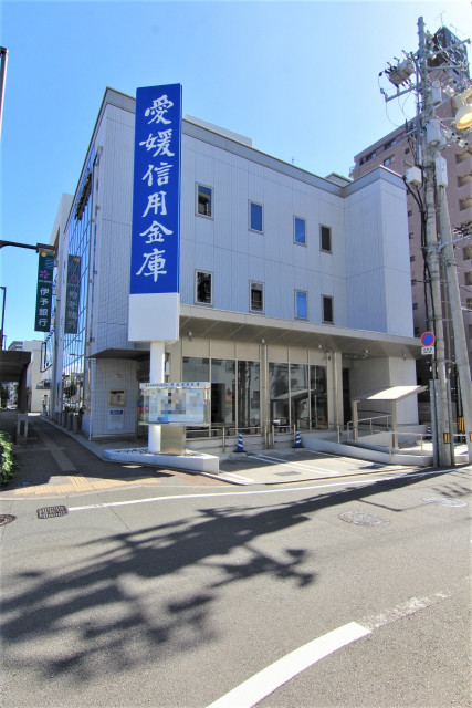 銀行　愛媛信用金庫　城東支店（銀行）まで408m