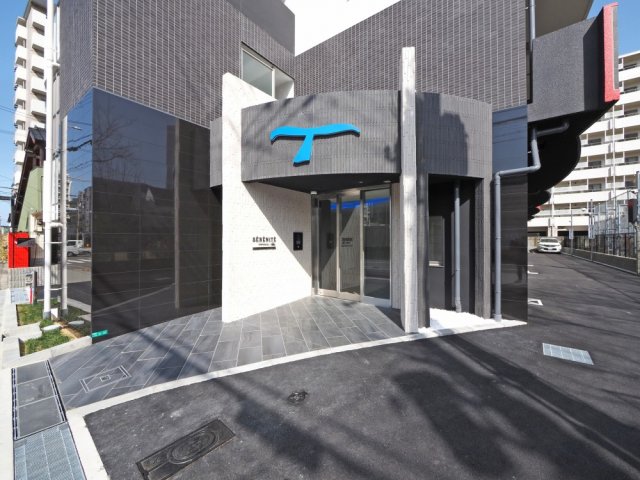 エントランス　落ち着いたエントランスです