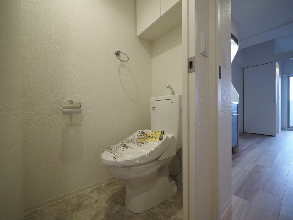 トイレ　落ち着いた色調のトイレです