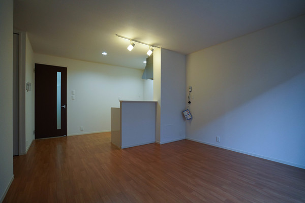居室・リビング　同じ建物の別なお部屋