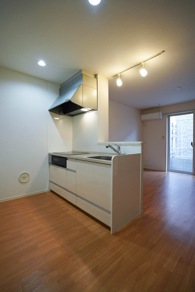 居室・リビング　同じ建物の別なお部屋