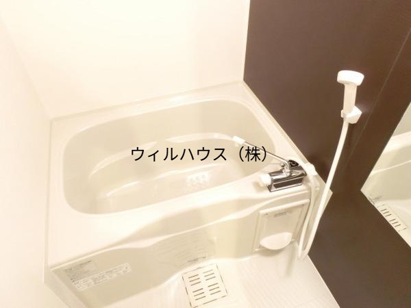 バス・シャワールーム　浴室乾燥機付き！