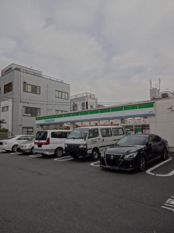 コンビニ　ファミリーマート（コンビニ）まで569m
