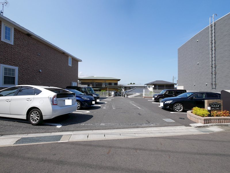 駐車場　敷地内駐車場