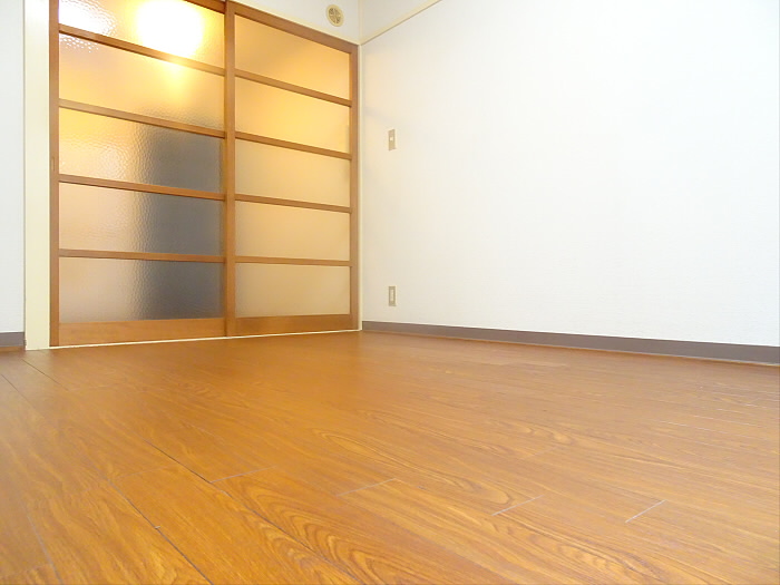 居室・リビング　こちらの居間で趣味の時間をお楽しみください