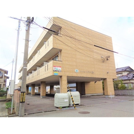 建物外観　１Ｆピロティ駐車場