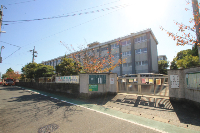 小学校　北九州市立曽根東小学校（小学校）まで716m