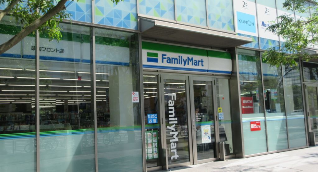 コンビニ　ファミリーマート 晴海フロント店（コンビニ）まで124m
