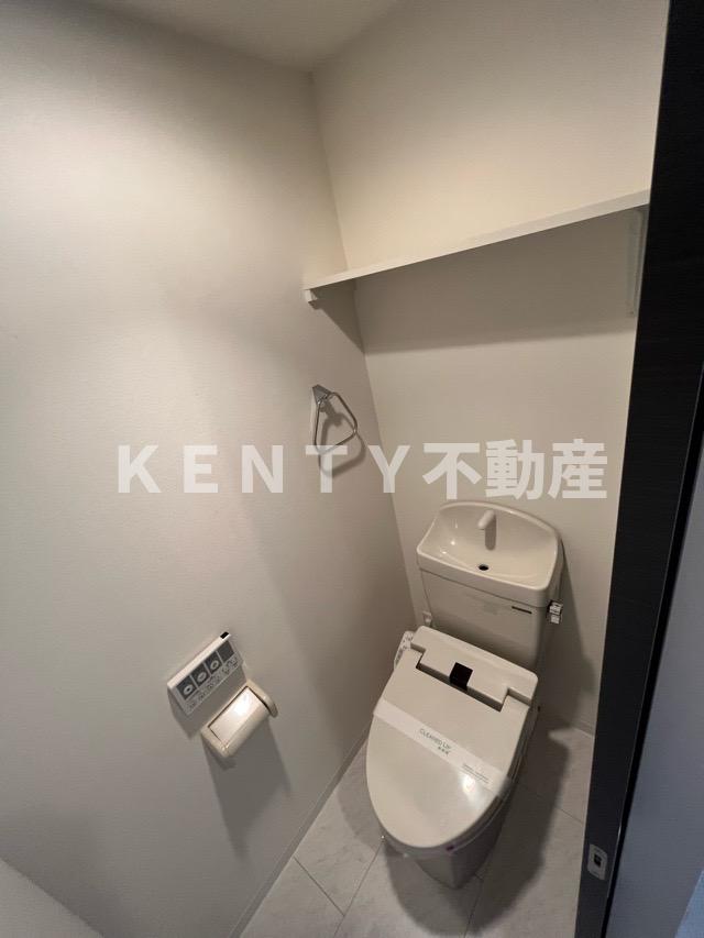 トイレ　落ち着いた色調のトイレです