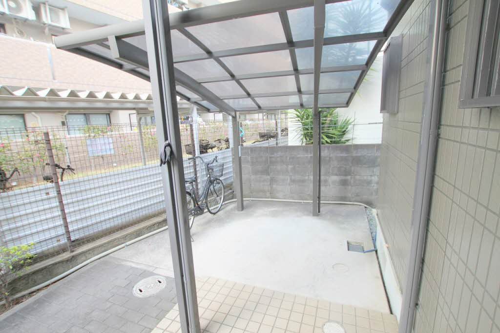 建物外観　駐輪場