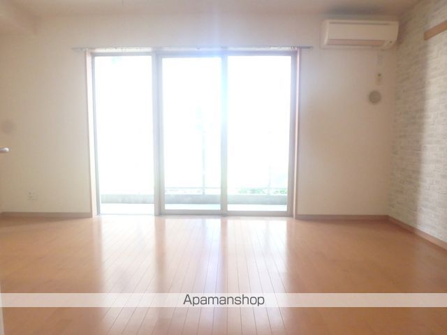 ポラリスIIの居間写真