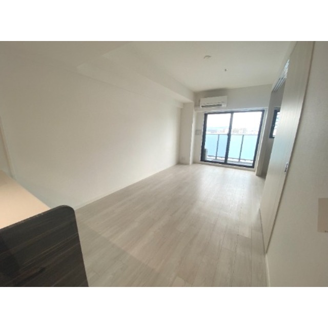 居室・リビング　清潔感溢れる一部屋です。