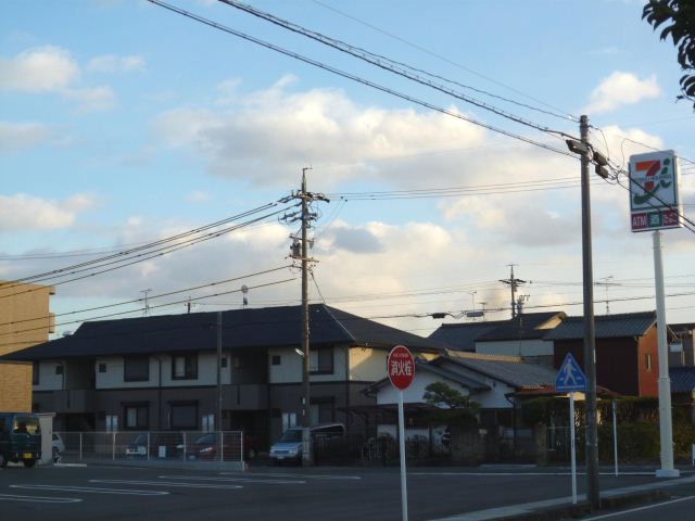 コンビニ　セブンイレブン（コンビニ）まで310m