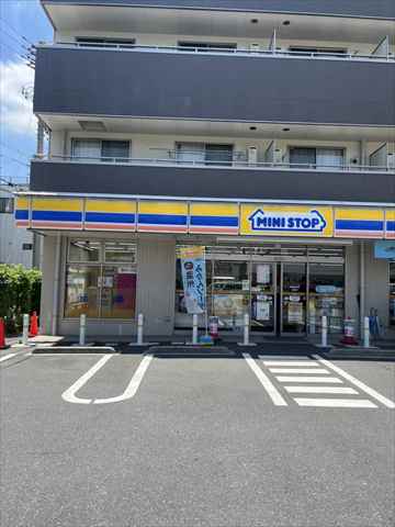 コンビニ　ミニストップ（コンビニ）まで742m