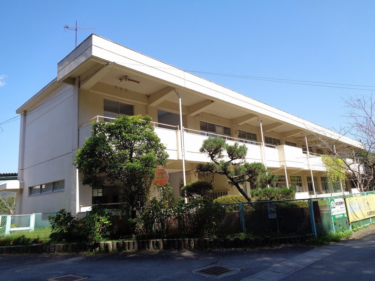 小学校　東広島市立下黒瀬小学校（小学校）まで832m