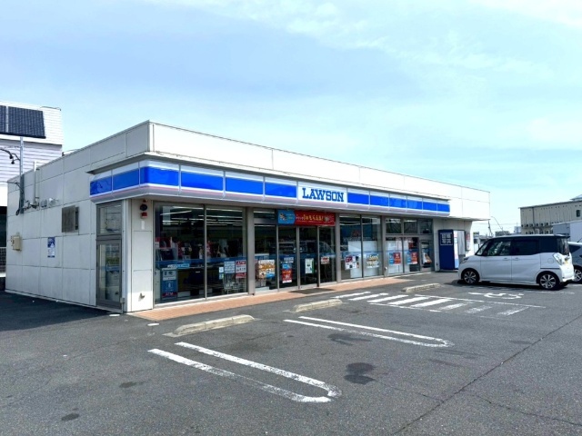 コンビニ　ローソン鈴鹿三日市町店（コンビニ）まで366m