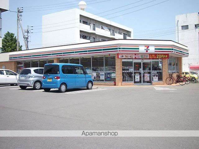 コンビニ　セブンイレブン（コンビニ）まで670m
