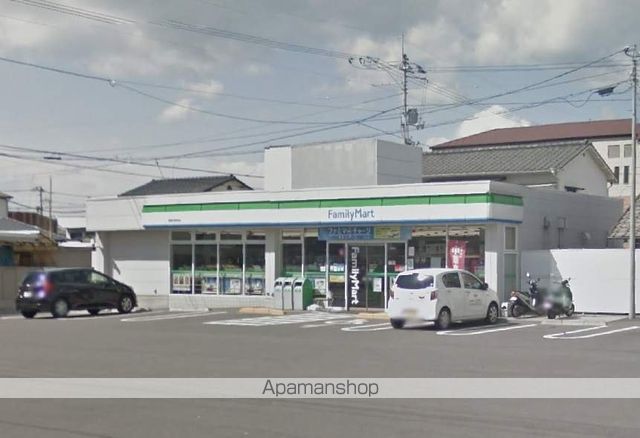 コンビニ　ファミリーマート（コンビニ）まで174m