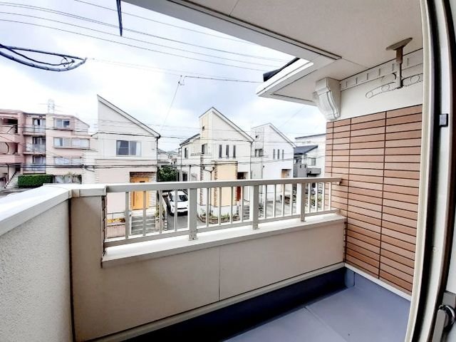 バルコニー　暖かな日差しのふりそそぐバルコニー