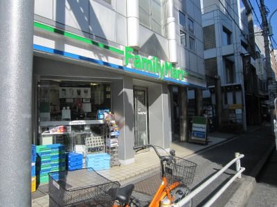 コンビニ　ファミリーマート 南青山六丁目店（コンビニ）まで109m