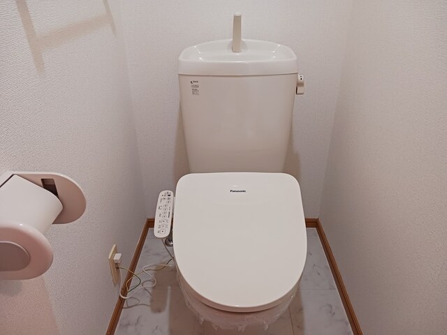 トイレ　温水洗浄便座付き☆