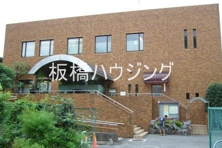 図書館　豊島区立池袋図書館（図書館）まで576m