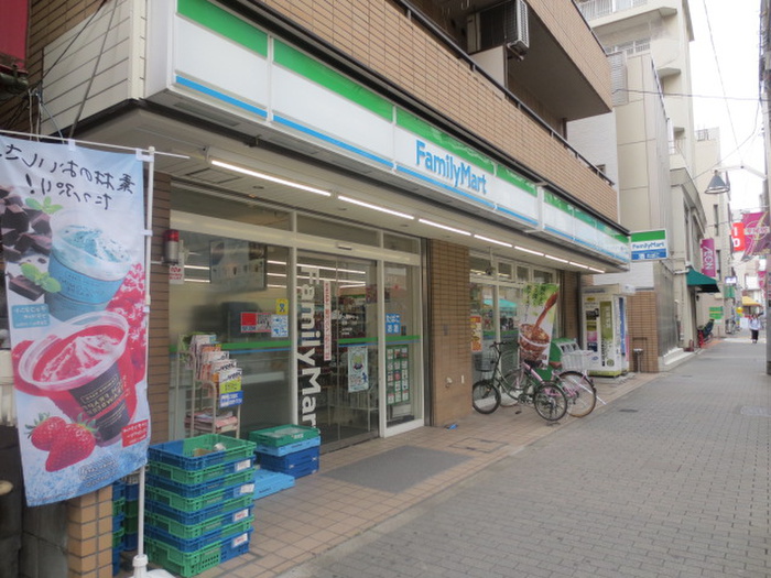 コンビニ　ファミリーマート板橋一丁目店（コンビニ）まで66m