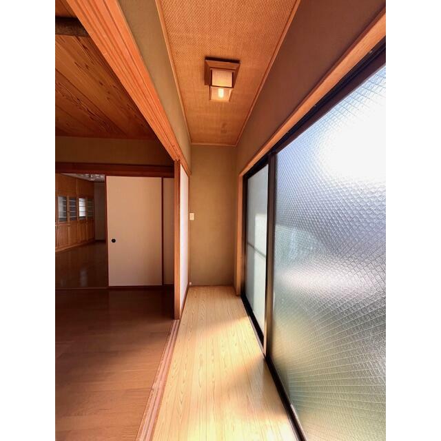 その他部屋・スペース　日当たりのいい縁側もございます