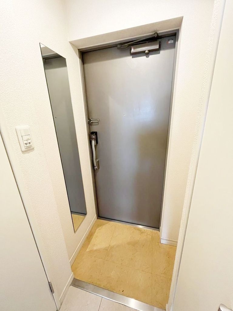 玄関　※別部屋参考写真