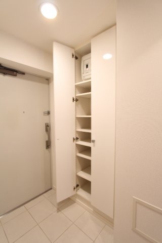 玄関　※参考写真
