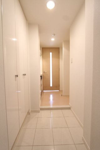 玄関　※参考写真