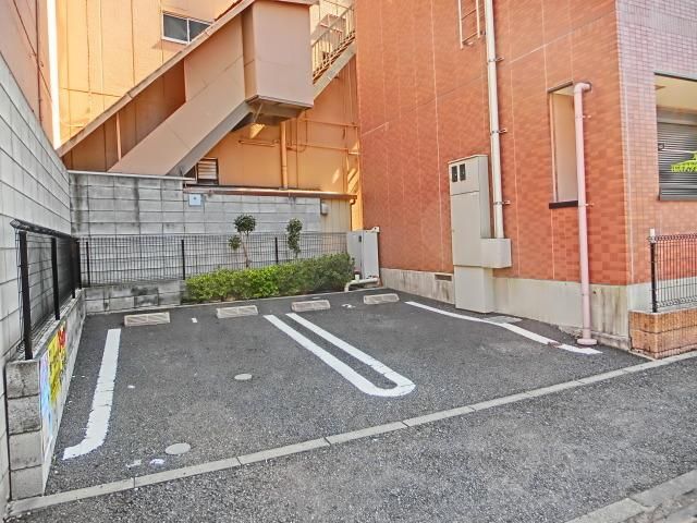 駐車場　広い駐車場
