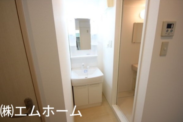 洗面設備　洗面台　バスルーム
