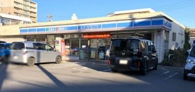 コンビニ　ローソン川名駅前店（コンビニ）まで540m