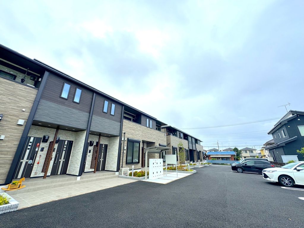 建物外観　駐車場