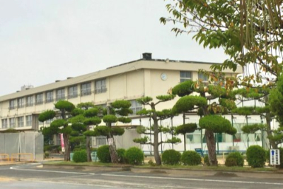 小学校　倉敷市立西阿知小学校（小学校）まで993m
