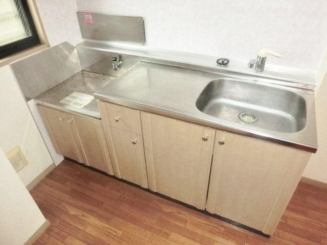 キッチン　☆２口ガスコンロ設置可・都市ガス仕様です。☆