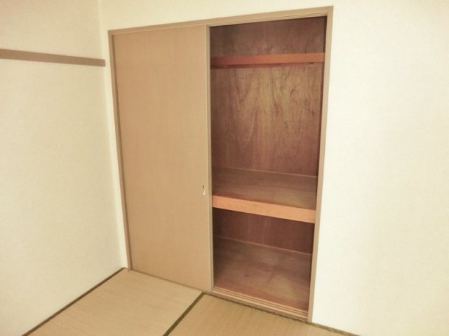 収納　※別号室の内装写真です。☆たっぷり収納・押入れタイプあり。☆