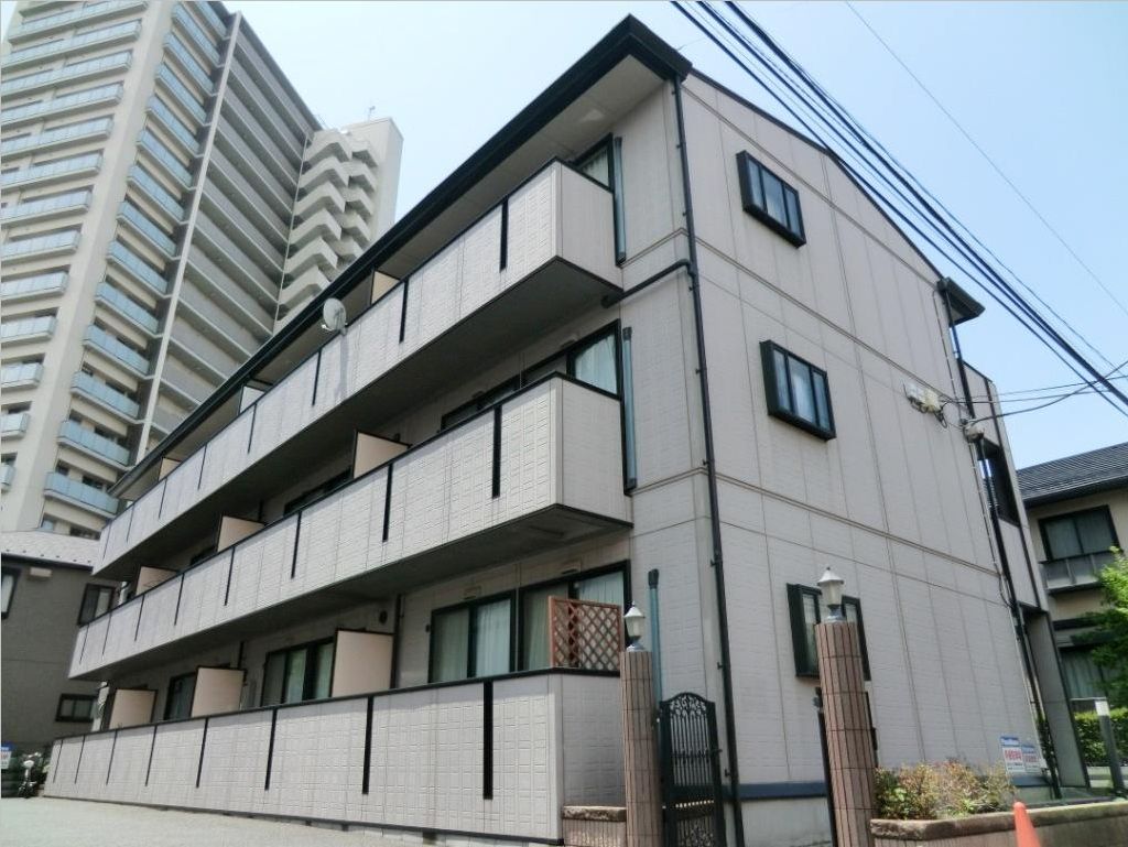 建物外観　★軽量鉄骨造３階建て！外観です。★